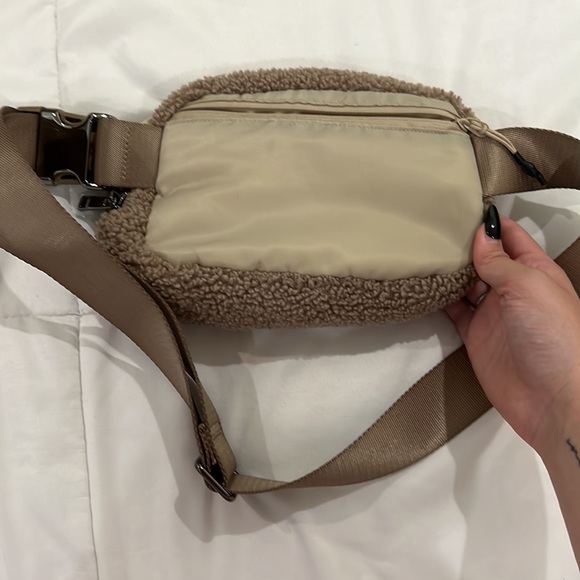 FannyPack - Picture 3 of 3